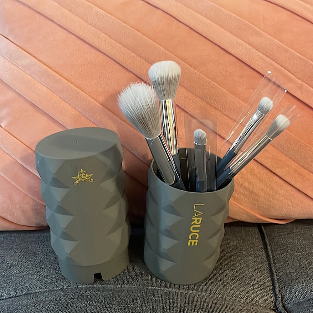 Laruce Brushes. Christine Set. Face, Makeup, Skincare. New